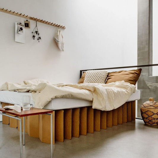 ROOM IN A BOX Faltbett aus Wellpappe – Klappbett ohne Lattenrost, nachhaltig & platzsparend
