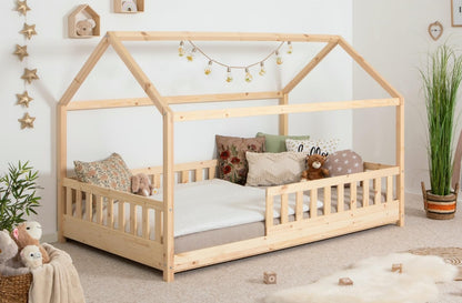 TiCAA Montessori Kinderbett Hausbett aus Kiefernholz mit Rausfallschutz & Rolllattenrost – Bodenbett für Kinder