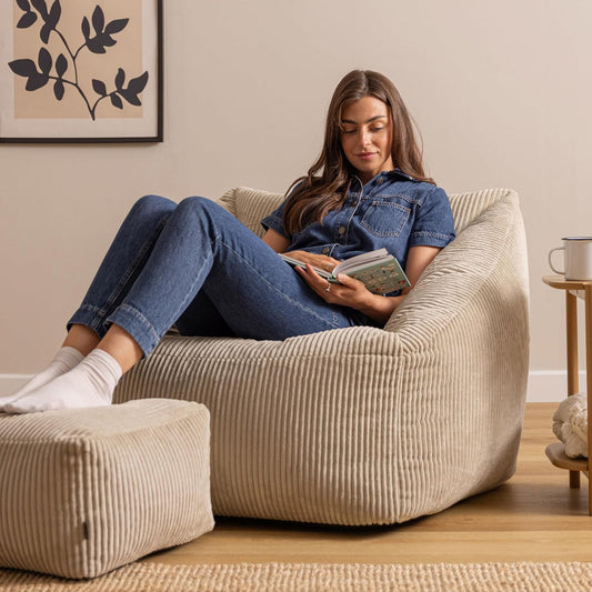 Icon Natalia Sitzsack Sessel mit Hocker Beige – Flauschiger Cord, Bean Bag Chair für Wohnzimmer & Büro