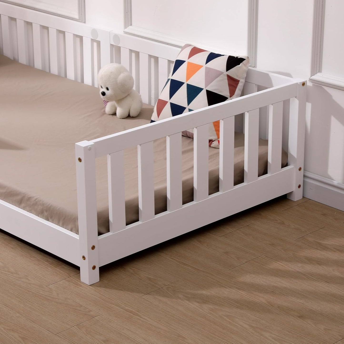 ecomi Kinderbett Montessori Bodenbett Massivholz mit Rausfallschutz und Lattenrost, Skandinavisches Design, für Mädchen und Jungen