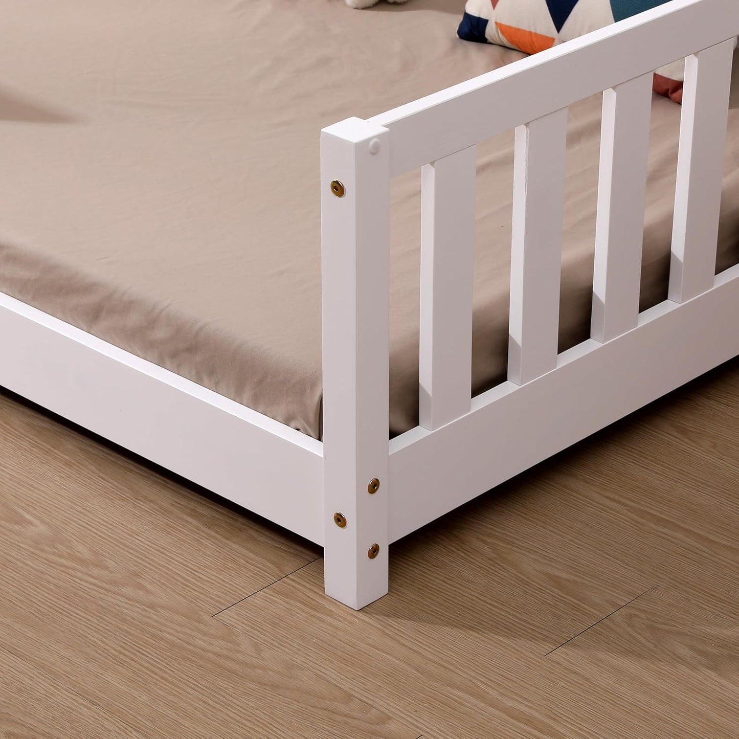 ecomi Kinderbett Montessori Bodenbett Massivholz mit Rausfallschutz und Lattenrost, Skandinavisches Design, für Mädchen und Jungen