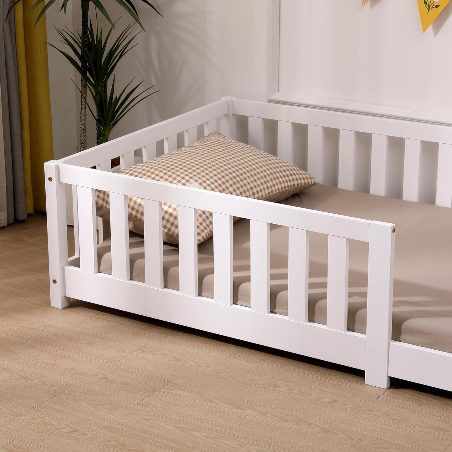 ecomi Kinderbett Montessori Bodenbett Massivholz mit Rausfallschutz und Lattenrost, Skandinavisches Design, für Mädchen und Jungen